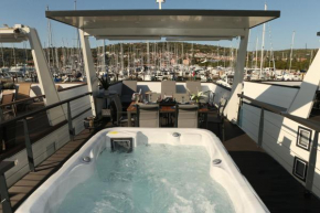 Floating house Maui